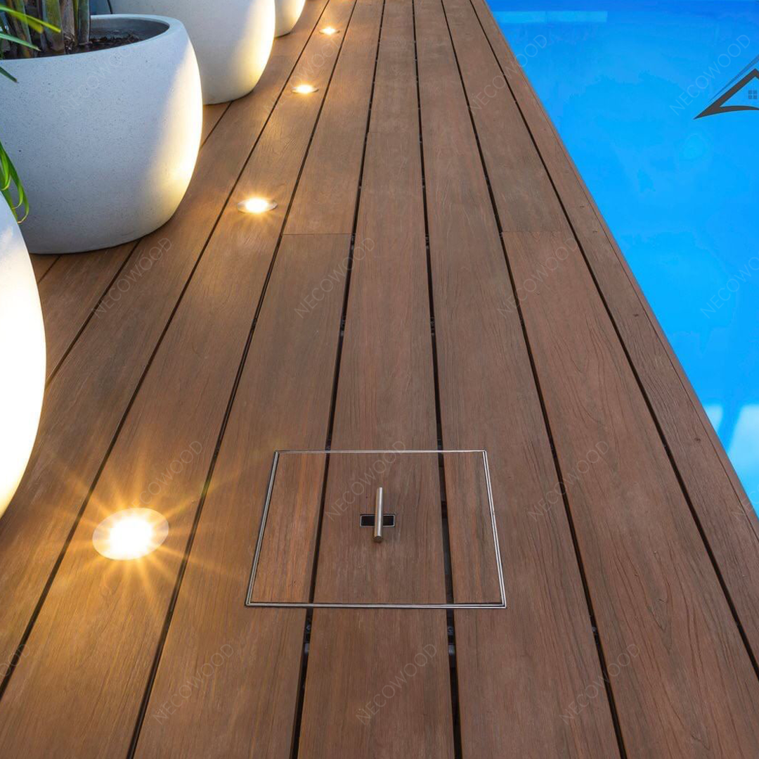 Platelage NECOWOOD PE pour un revêtement de sol extérieur durable et facile d'entretien