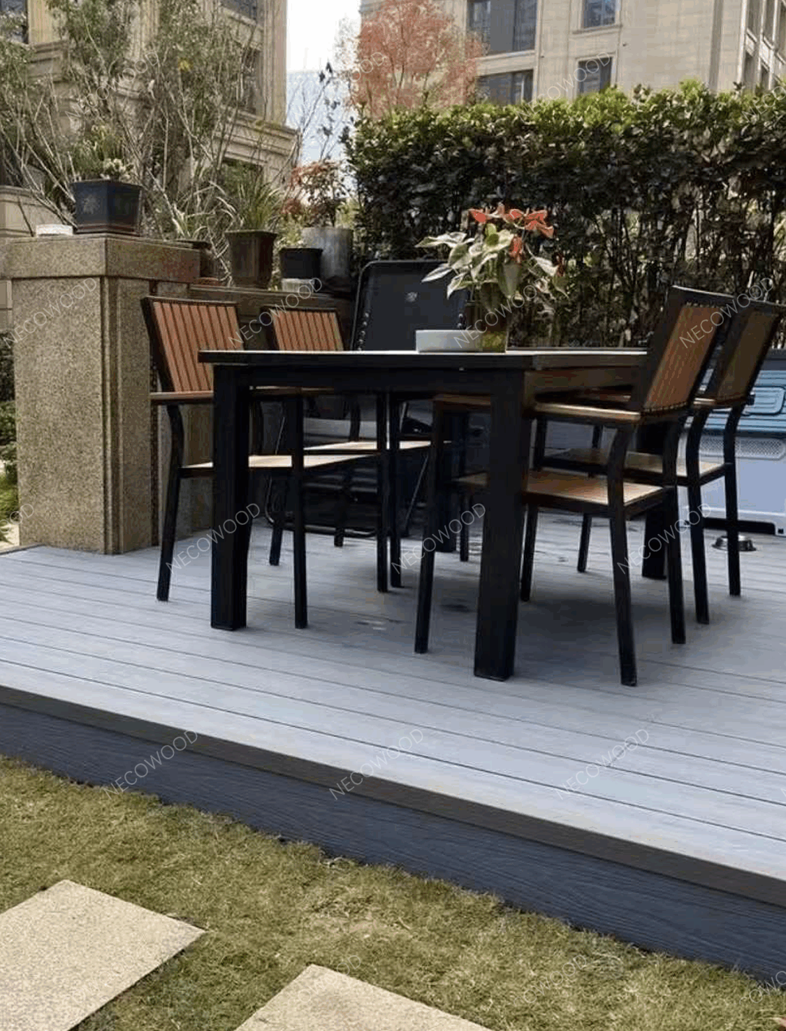 NECOWOOD fournit des terrasses et des revêtements WPC au Koweït pour des applications de vente en gros et de projets