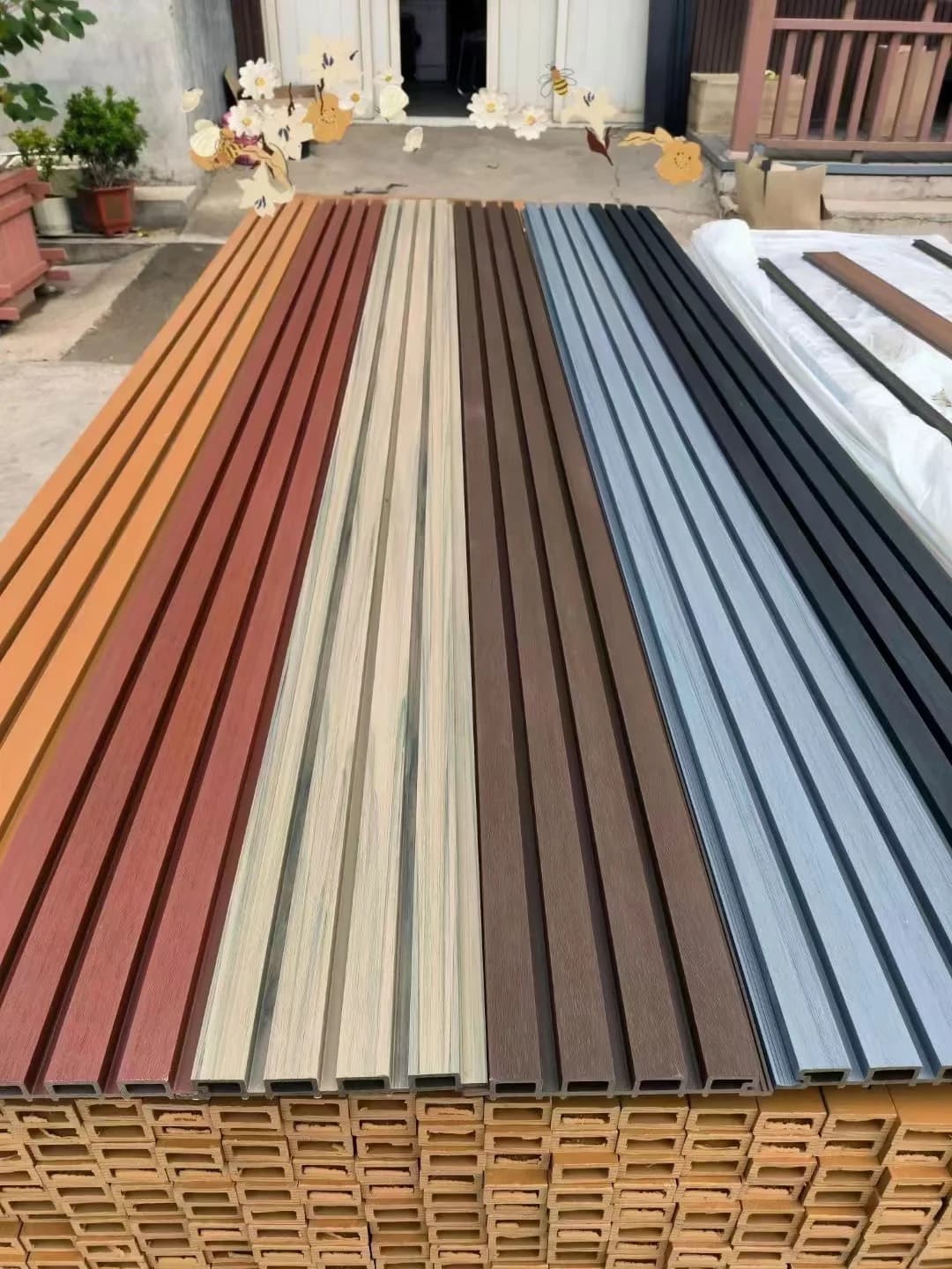 Expédition de panneaux muraux WPC : 3 risques majeurs et comment Necowood protège votre conteneur