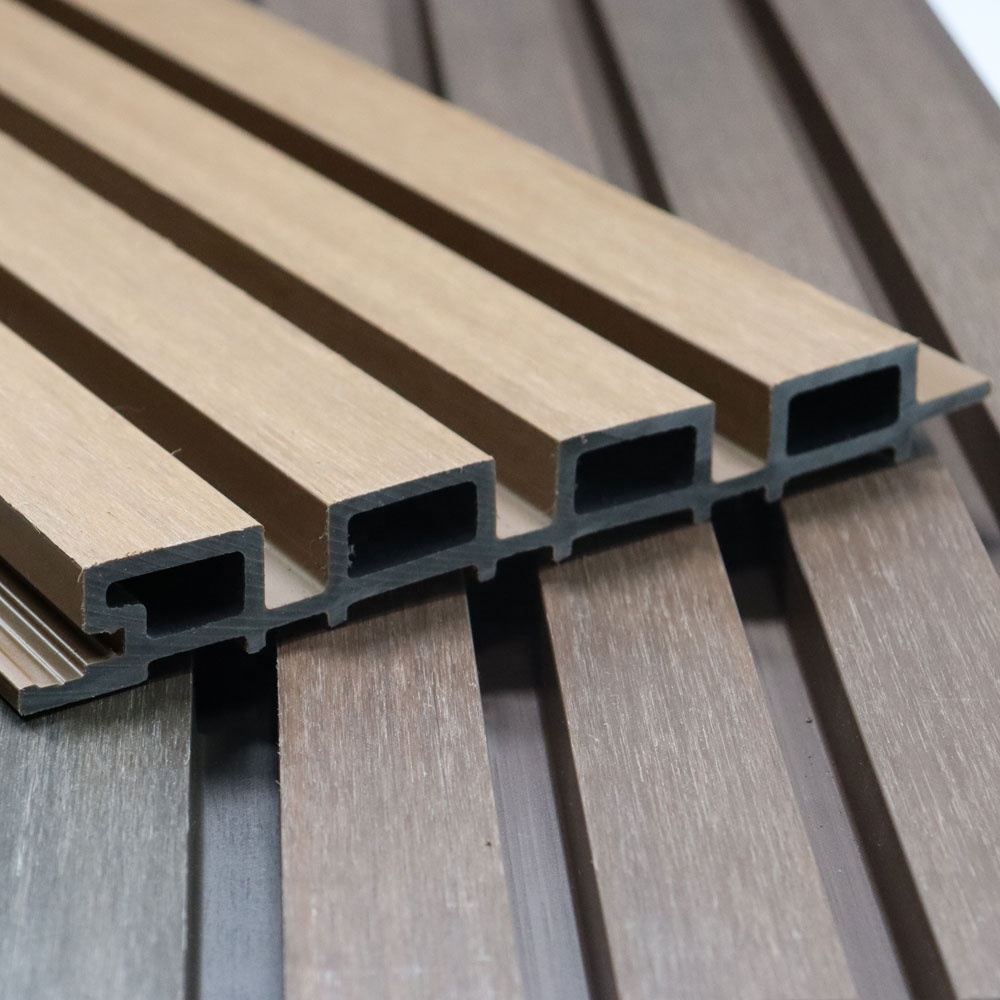 Necowood est à la tête de l'innovation WPC alors que les panneaux hybrides aluminium-WPC entrent sur le marché