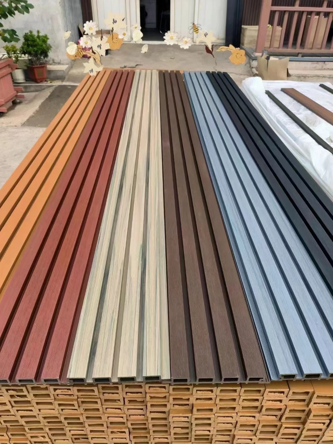 WPC vs Timber Decking : Le guide de comparaison des matériaux 2026