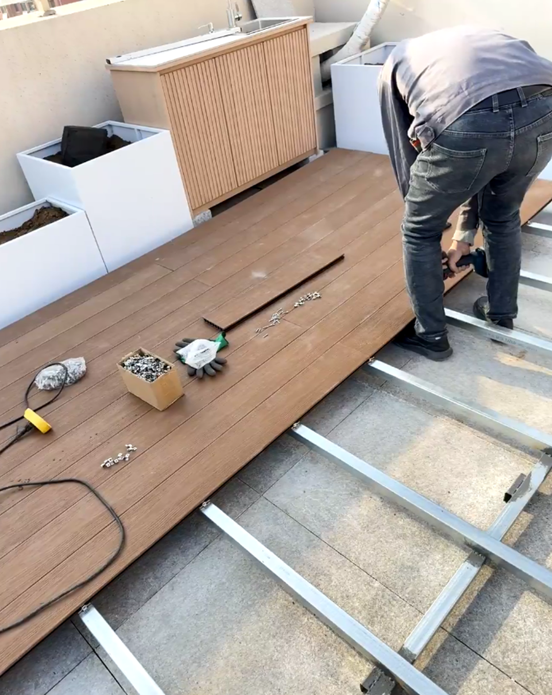 Comment installer une terrasse creuse WPC