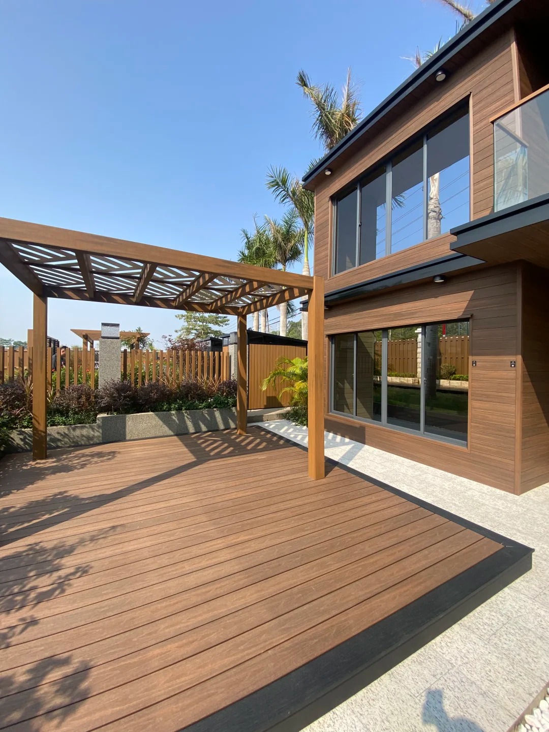 Qu'est-ce qui rend les panneaux NECOWOOD WPC parfaits pour le revêtement mural extérieur moderne ?